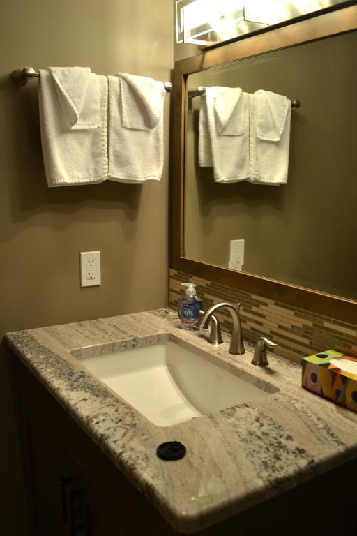 רדיום הוט ספרינגס Radium Elk Park B & B חדר תמונה